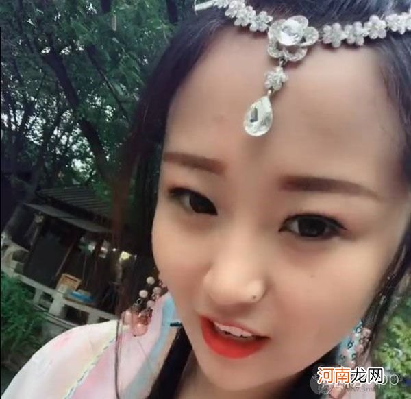 抖音西瓜扇女神为什么火了 凭借歌曲花桥流水爆红