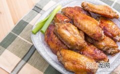 产后丰胸食谱 青豆黄豆炖鸡翅的做法