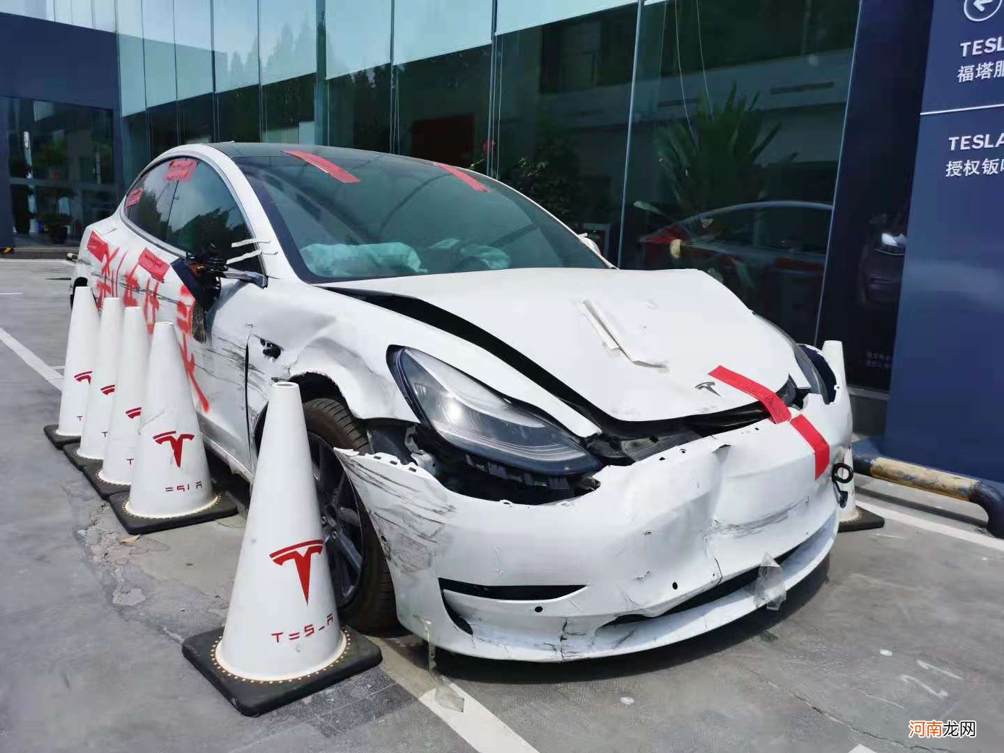 对话特斯拉“车顶维权”女车主：我从未后悔 一定会维权到底