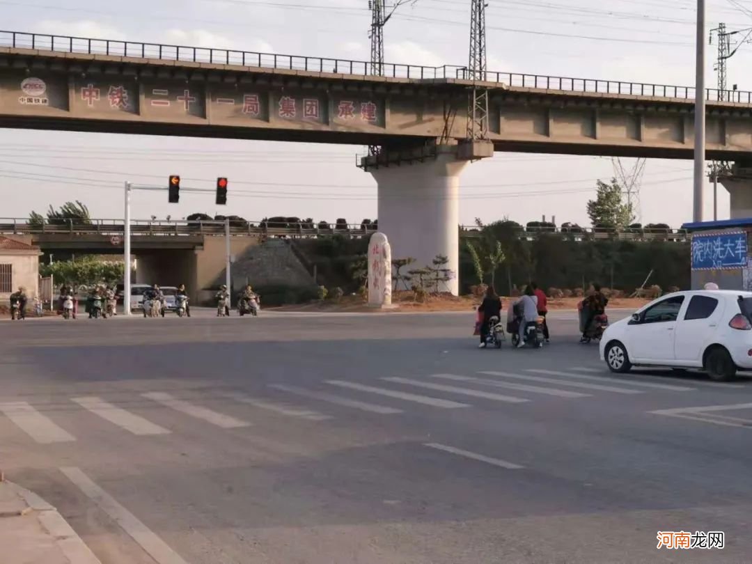 特斯拉“刹车失灵”现场还原:事故路段模拟时速最高90 家属未收到超速罚单