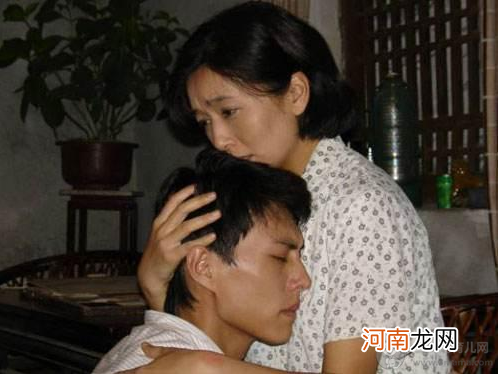 江珊和靳东是什么关系结婚是真事吗 靳东回应和江珊的事放不下？
