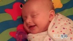 宝宝睡着了为什么会偷笑？这个解释有点意思
