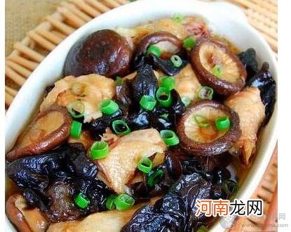 儿童营养食谱：香菇黑木耳蒸鸡