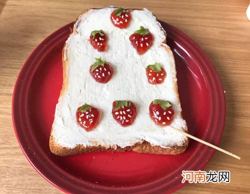 创意吐司儿童早餐之草莓果吐司