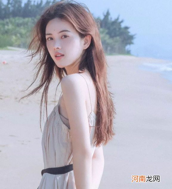 称为完爆奶茶妹妹的她，钟恩琪竟被富商卖身过？