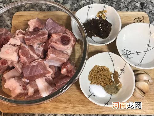 腐乳炸排骨的家常做法