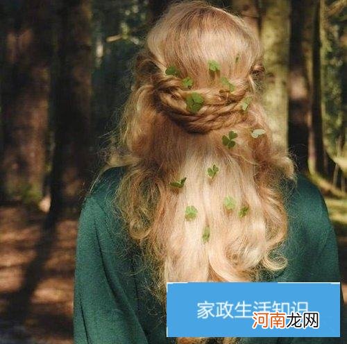 森系女孩扎长草的公主头发型 金发那么衬草青色扎发秒变小仙女