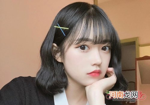 活力满满学员范儿才是青春年少最美的样子 校园女生梳短头发清爽时尚潮流不随流