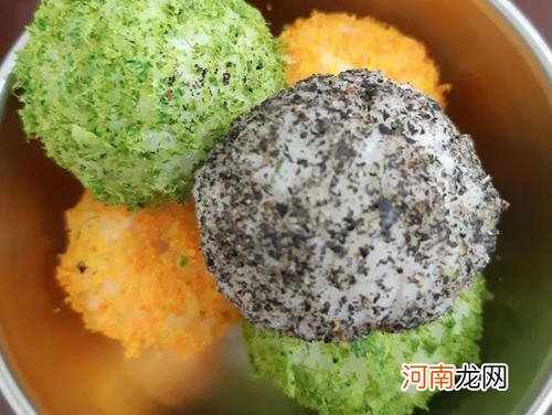 给一岁宝宝吃的多彩色饭团