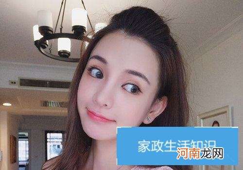 女生半扎发究竟有多时髦 看一下19年时尚潮流精们的半扎发演译就知道了