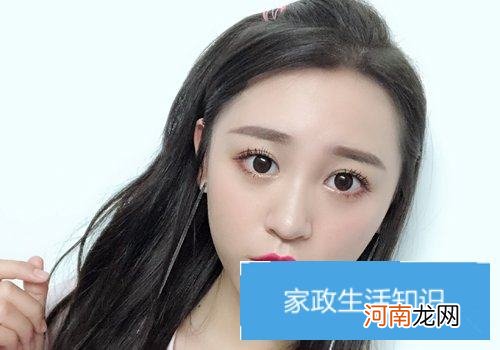 女生半扎发究竟有多时髦 看一下19年时尚潮流精们的半扎发演译就知道了