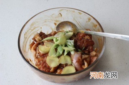 土豆粉蒸鸡的做法