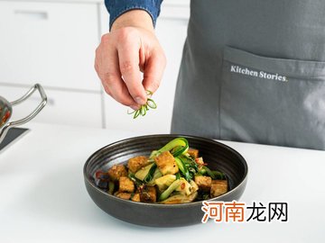 上海青炒豆腐