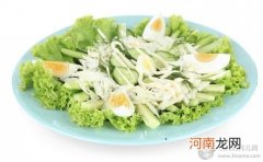 孕期感冒食谱 鸡蛋黄瓜沙拉