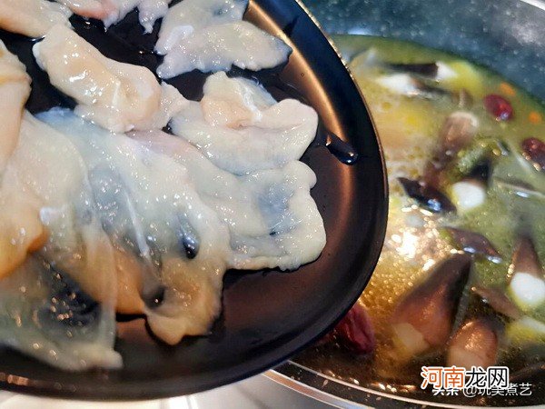 年夜饭吃什么发愁？充满东南亚风味的椰子鸡值得一试