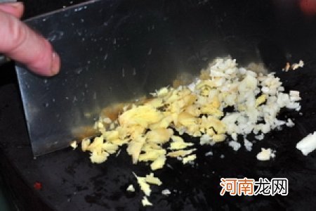 鱼香鲍鱼的做法