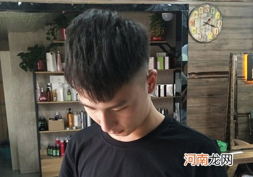 男孩子怎么学习自己剪头发 男生发型理法挑简易的入门