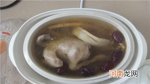 鸽子汤的营养价值及功效 吃鸽子汤的营养价值和功效