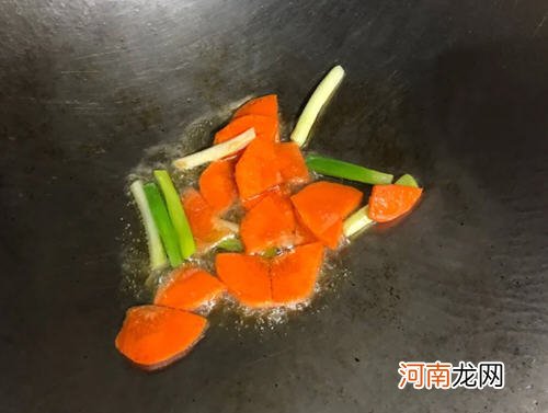 虾仁炒西兰花胡萝卜