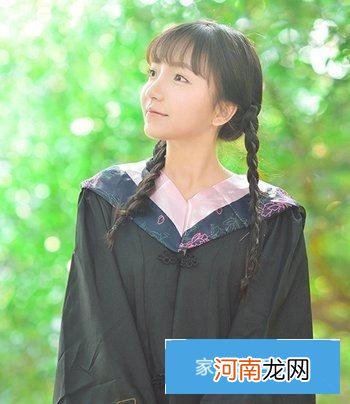 美女时尚双麻花辫发型 小美女扎辫子图片大全