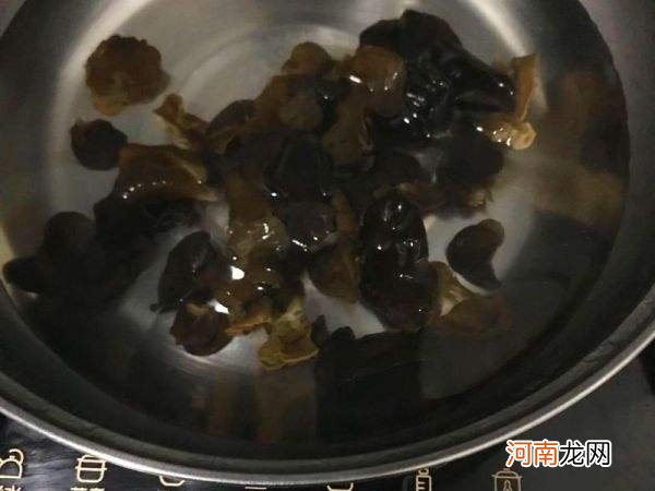 木耳不焯水能吃吗 木耳必须焯水才能吃吗