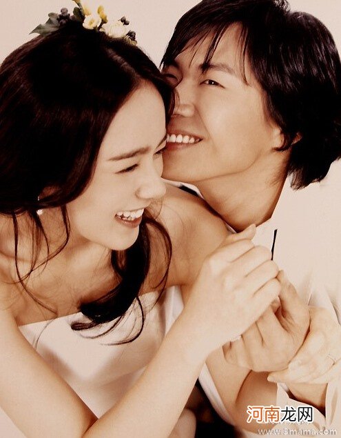 挑逗男人欲望的10种吻