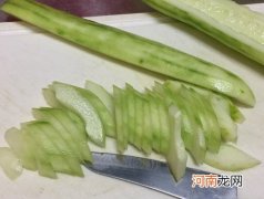 旱黄瓜炒鸡蛋