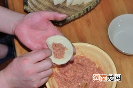 老成都钟水饺的做法