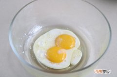 一个鸡蛋蛋白质多少克 一天怎样吃够70克蛋白质