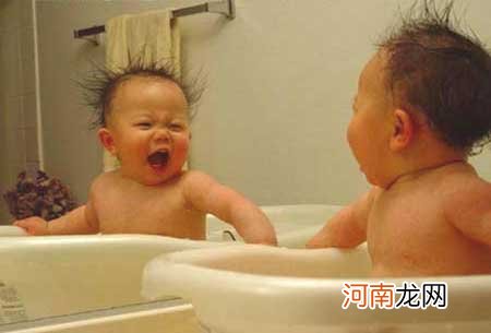 要不要让2岁的孩子看大人洗澡