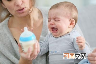 新生儿吃完奶吐奶怎么回事