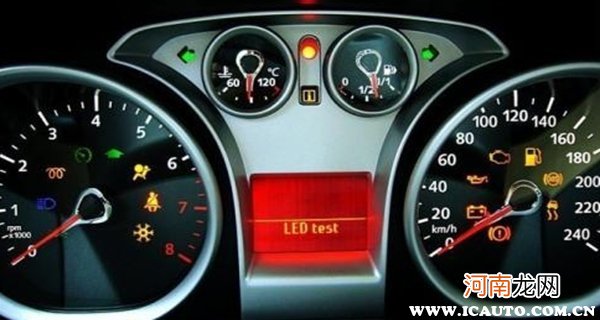 检完车abs灯亮了怎么回事？检完车abs灯亮开多久消除