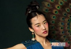 改良中国风发型霸屏国际时装周 女模特用仿古式发型能出其不意