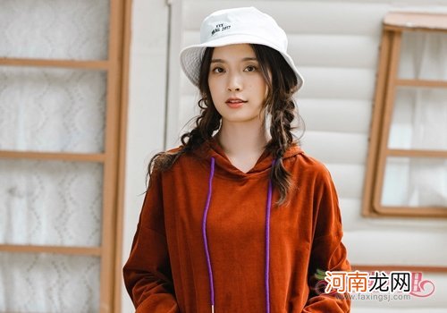 为什么你梳双麻花辫秒变村姑？ 长发女生编双大麻花这几个方面很重要