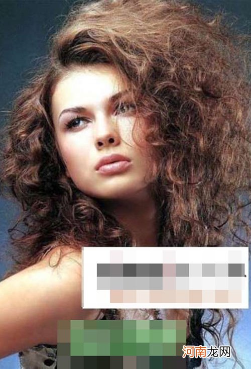 哪些脸型女生合适烟花烫发型 秀出性感时尚味儿的女生卷烫发