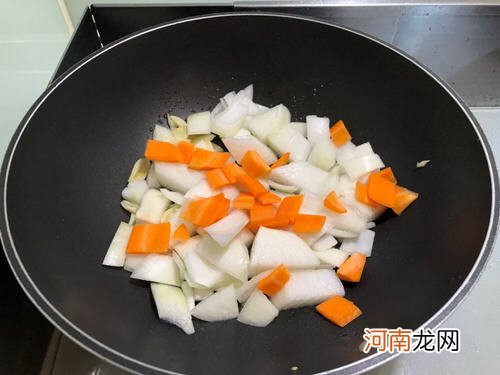洋葱炒虾仁的简单做法