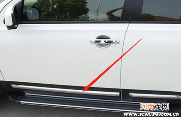 汽车车门下塑料护板擦伤，塑料划痕怎么修复