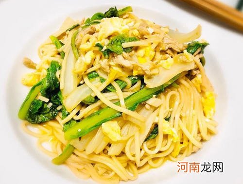 野菜肉丝鸡蛋炒面