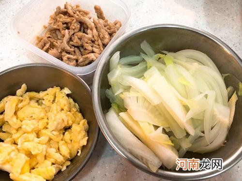 野菜肉丝鸡蛋炒面