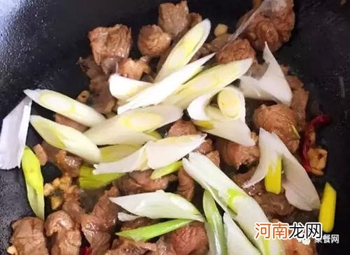 葱爆羊肉片的简单做法