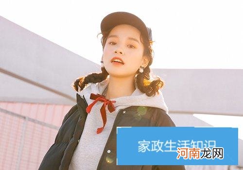 冬天女生展现甜美时尚感 柔美但是时的双麻花来助阵 美回少女时代并不是梦