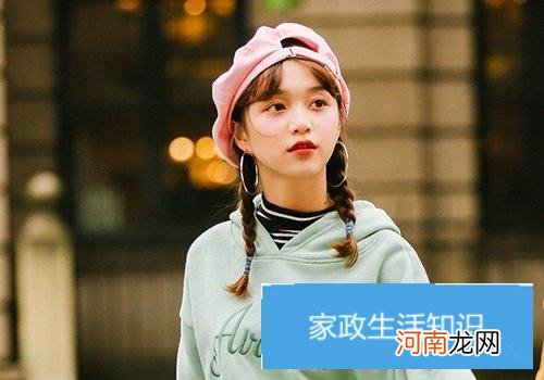 冬天女生展现甜美时尚感 柔美但是时的双麻花来助阵 美回少女时代并不是梦