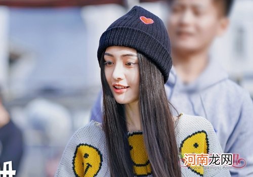 《我的保姆手册》小爽厉害了 化身AI智能化美少女偏爱遮阳帽演绎异类家庭保姆