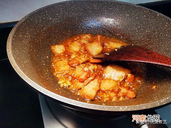 哇噻，嫩嫩的海带苗炒五花肉比涮火锅还要好吃