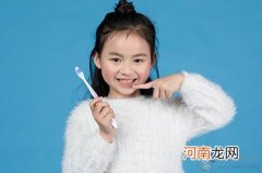 宝宝睡觉爱踢被子怎么办 如何知道宝宝睡觉是冷还是热