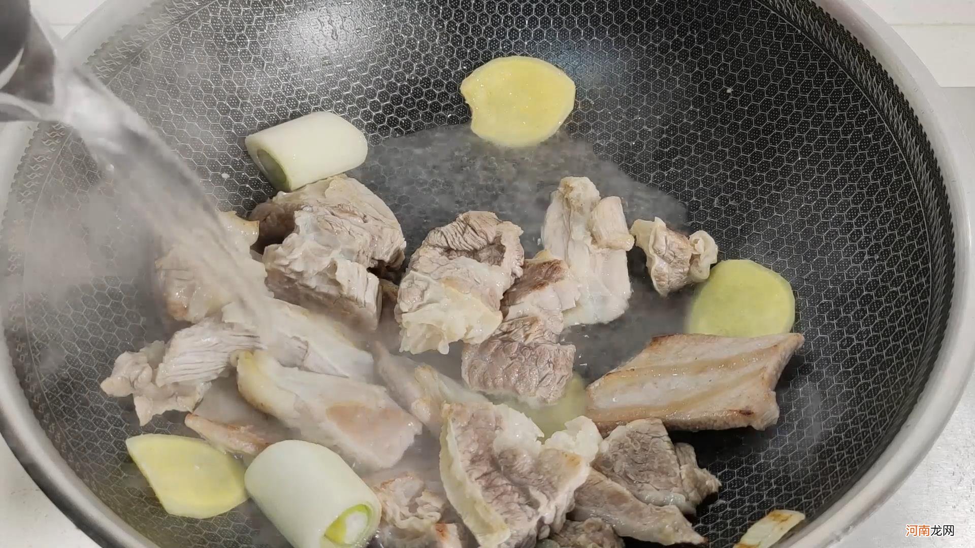 牛肉怎么炖才能软烂？牛肉怎么炖才能软烂？