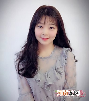 走中唯美古风女生卷发可否装饰圆脸 打造出古式圆脸美人何必花哨发卷