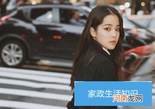 转行时尚博主的18岁少女欧阳娜娜 与网络红人达人较大 的区别便是从不染头发