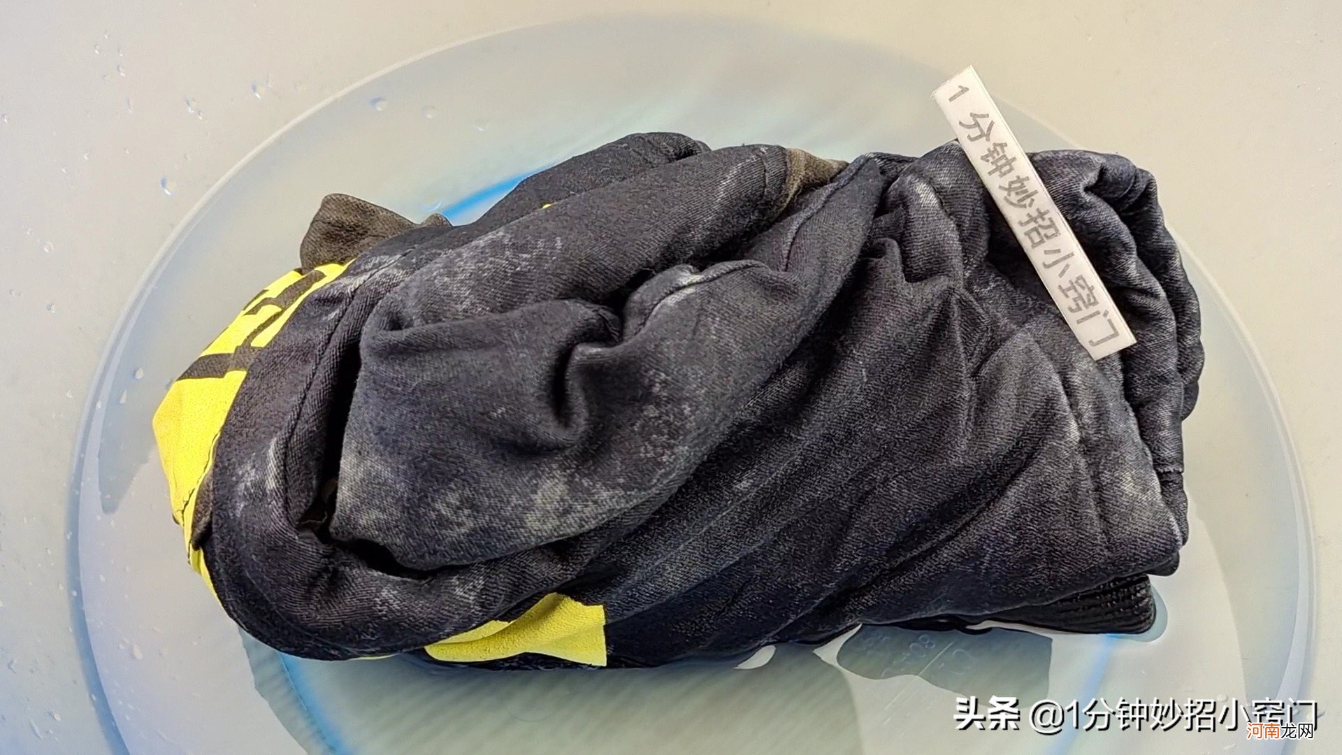 不要直接用清水洗新买的衣服 用清水洗新买的衣服好吗？