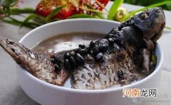 孕期利水消肿食谱 黑豆鲫鱼汤的做法